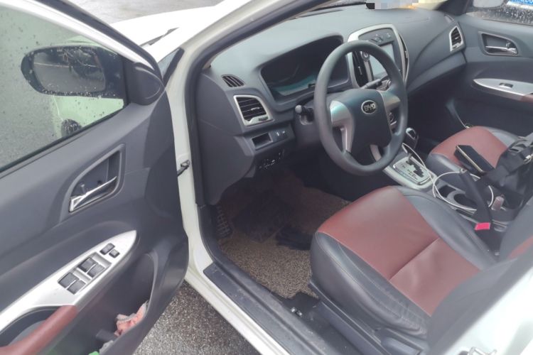 Used BYD F3 2015 Energy-Saving Edition 1.5L Automatic Luxury Model Driver Seat