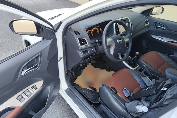 Used BYD F3 2015 Energy-Saving Edition 1.5L Manual Luxury Model Driver Seat