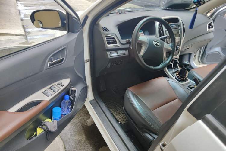 Used BYD F3 2015 Energy-Saving Edition 1.5L Manual Luxury Model Driver Seat