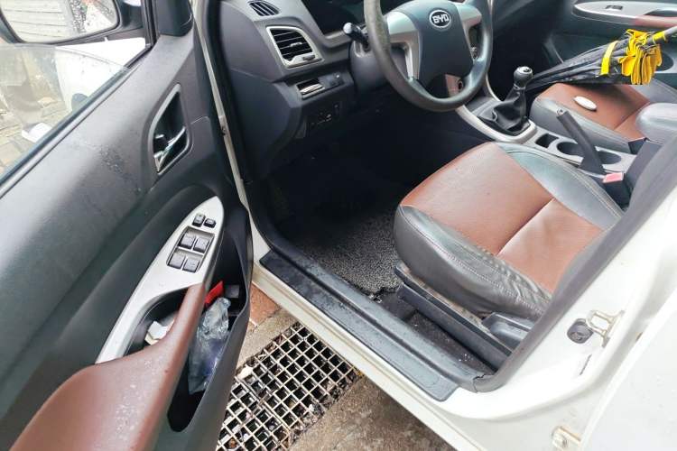 Used BYD F3 2015 Energy-Saving Edition 1.5L Manual Luxury Model Driver Seat