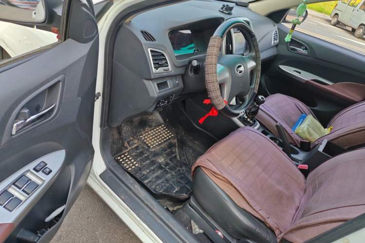 Used BYD F3 2015 Energy-Saving Edition 1.5L Manual Luxury Model Driver Seat