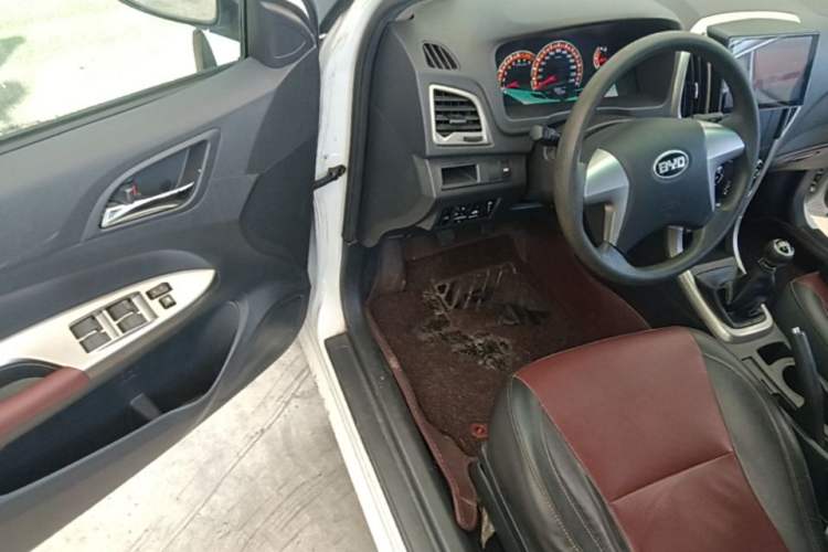 Used BYD F3 2015 Energy-Saving Edition 1.5L Manual Luxury Model Driver Seat