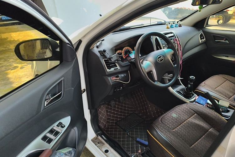 Used BYD F3 2015 Energy-Saving Edition 1.5L Manual Luxury Model Driver Seat
