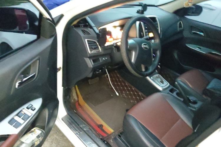 Used BYD F3 2015 Energy-Saving Edition 1.5L Automatic Luxury Model Driver Seat