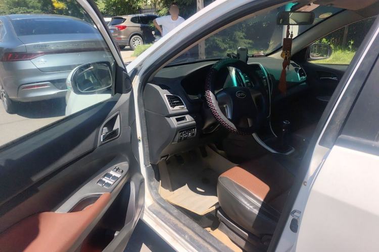Used BYD F3 2015 Energy-Saving Edition 1.5L Manual Luxury Model Driver Seat