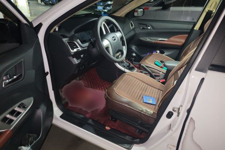 Used BYD F3 2015 Energy-Saving Edition 1.5L Manual Luxury Model Driver Seat