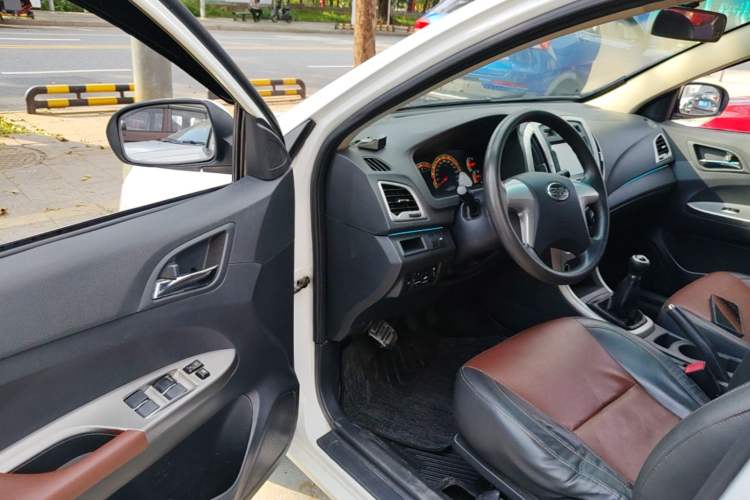 Used BYD F3 2015 Energy-Saving Edition 1.5L Manual Luxury Model Driver Seat