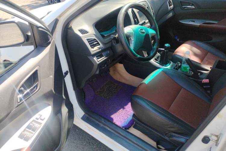 Used BYD F3 2015 Energy-Saving Edition 1.5L Manual Luxury Model Driver Seat