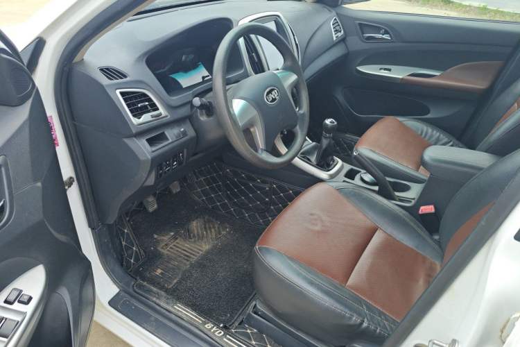 Used BYD F3 2015 Energy-Saving Edition 1.5L Manual Luxury Model Driver Seat