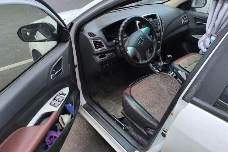 Used BYD F3 2015 Energy-Saving Edition 1.5L Manual Luxury Model Driver Seat