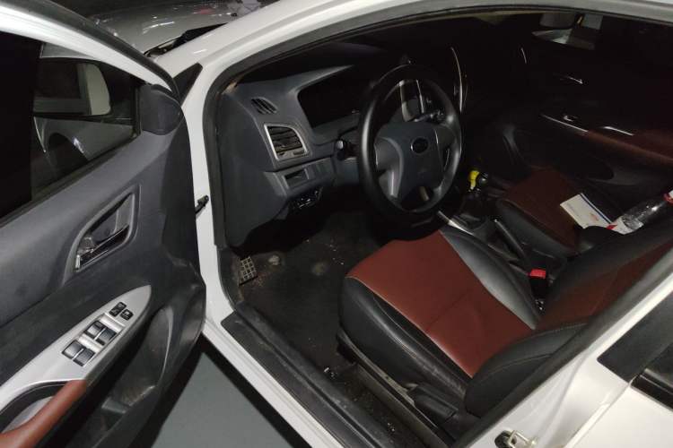 Used BYD F3 2015 Energy-Saving Edition 1.5L Manual Luxury Model Driver Seat