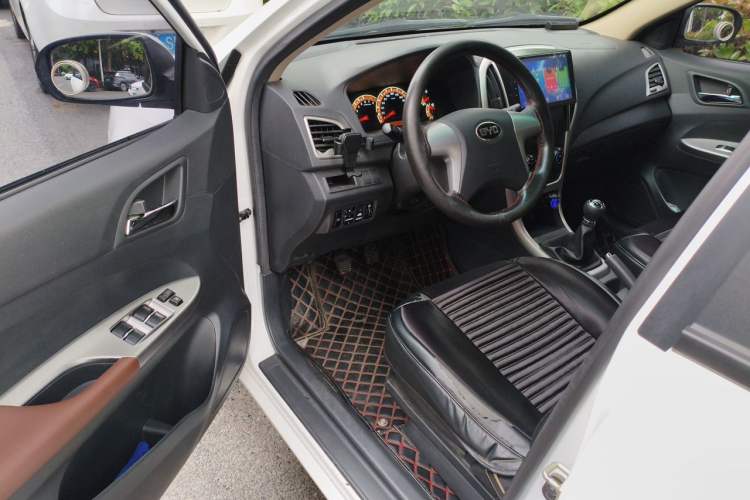 Used BYD F3 2015 Energy-Saving Edition 1.5L Manual Luxury Model Driver Seat