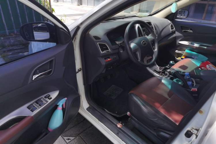 Used BYD F3 2015 Energy-Saving Edition 1.5L Manual Luxury Model Driver Seat