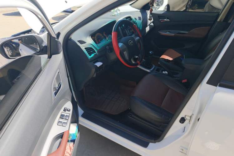 Used BYD F3 2015 Energy-Saving Edition 1.5L Manual Luxury Model Driver Seat