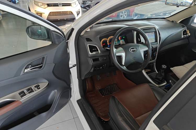 Used BYD F3 2015 Energy-Saving Edition 1.5L Manual Luxury Model Driver Seat