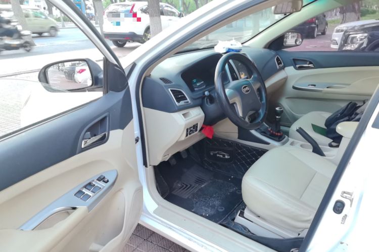Used BYD F3 2015 Energy-Saving Edition 1.5L Manual Luxury Model Driver Seat