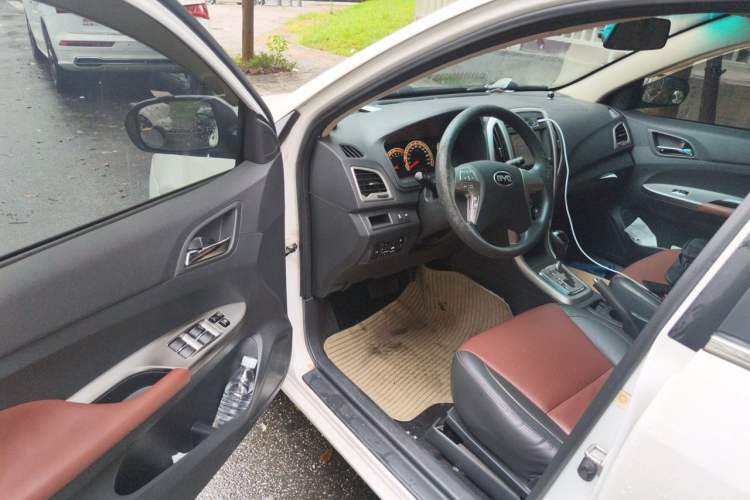 Used BYD F3 2015 Energy-Saving Edition 1.5L Automatic Prestige Model Driver Seat