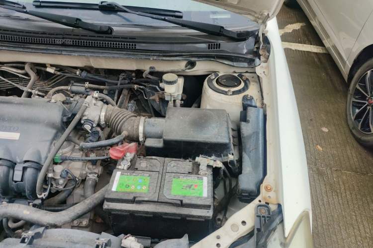 Used BYD F3 2015 Energy-Saving Edition 1.5L Manual Luxury Model Engine Bay Left