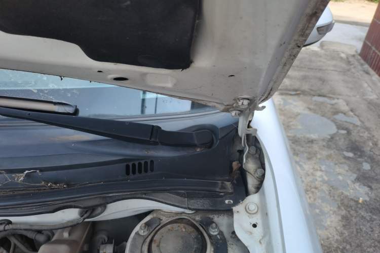 Used BYD F3 2015 Energy-Saving Edition 1.5L Automatic Luxury Model Engine Bay Left