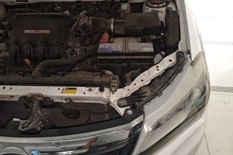 Used BYD F3 2015 Energy-Saving Edition 1.5L Manual Luxury Model Engine Bay Left