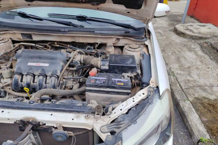 Used BYD F3 2015 Energy-Saving Edition 1.5L Manual Luxury Model Engine Bay Left
