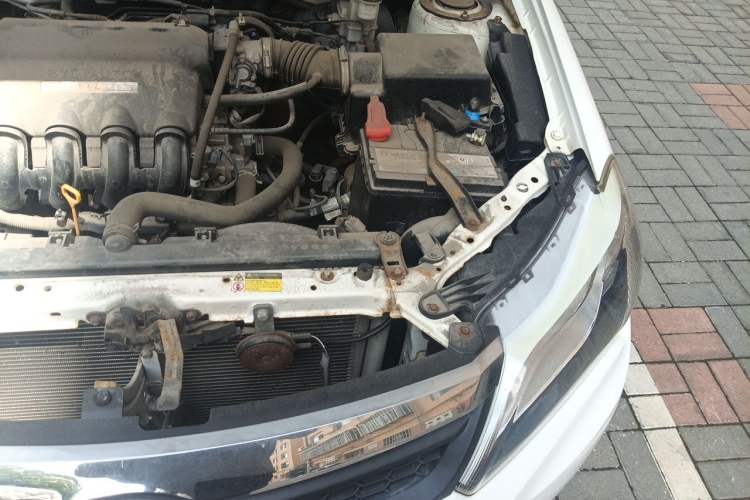 Used BYD F3 2015 Energy-Saving Edition 1.5L Manual Luxury Model Engine Bay Left