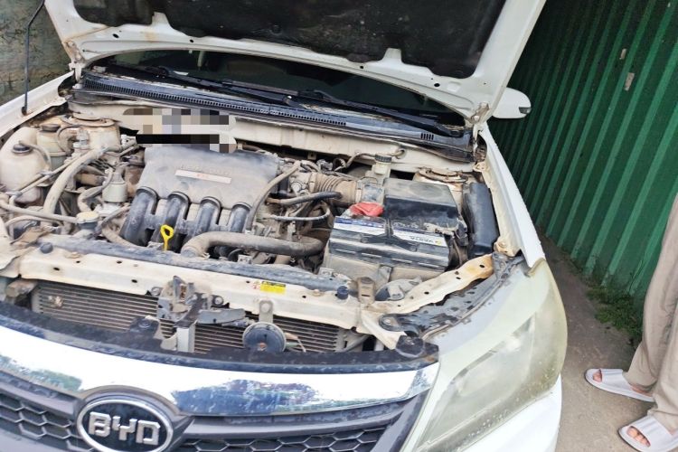 Used BYD F3 2015 Energy-Saving Edition 1.5L Manual Luxury Model Engine Bay Left