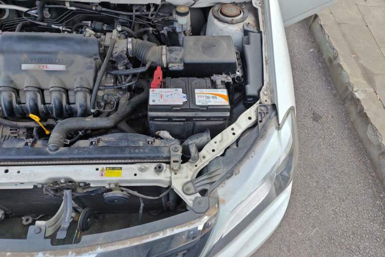 Used BYD F3 2015 Energy-Saving Edition 1.5L Manual Luxury Model Engine Bay Left