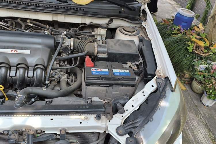Used BYD F3 2015 Energy-Saving Edition 1.5L Manual Luxury Model Engine Bay Left