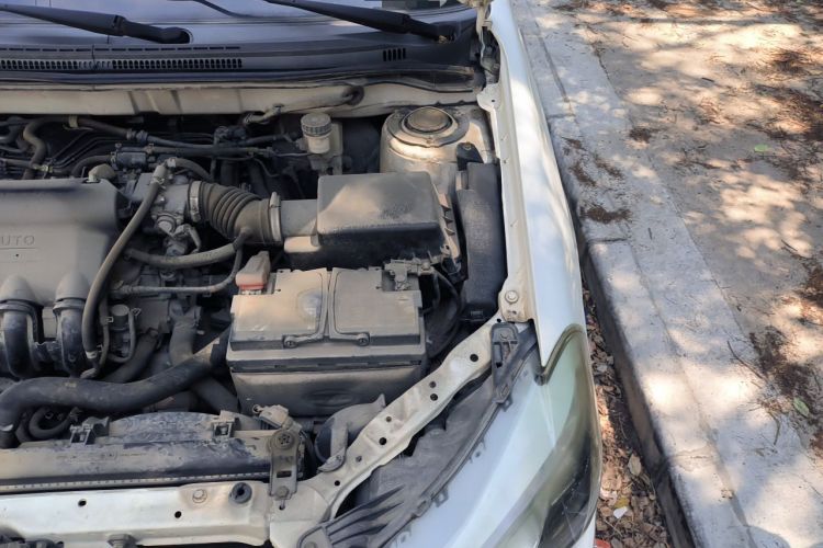 Used BYD F3 2015 Energy-Saving Edition 1.5L Manual Luxury Model Engine Bay Left