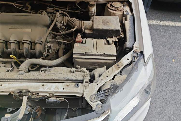 Used BYD F3 2015 Energy-Saving Edition 1.5L Manual Luxury Model Engine Bay Left