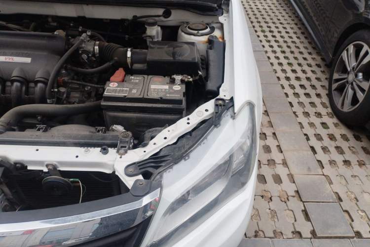 Used BYD F3 2015 Energy-Saving Edition 1.5L Manual Luxury Model Engine Bay Left