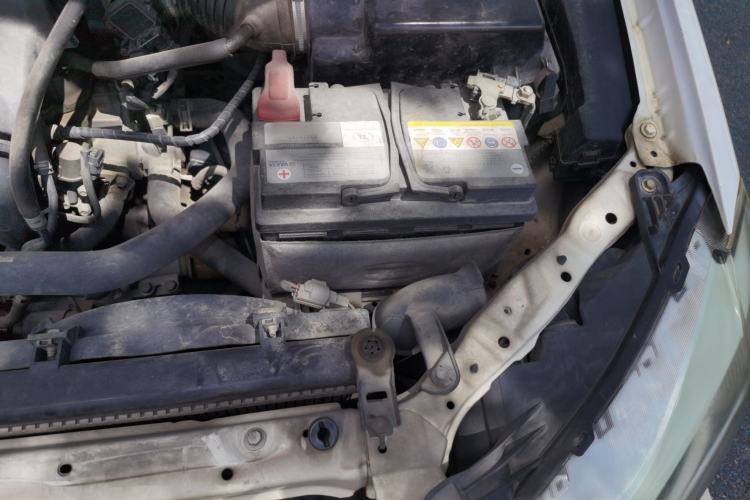 Used BYD F3 2015 Energy-Saving Edition 1.5L Manual Luxury Model Engine Bay Left