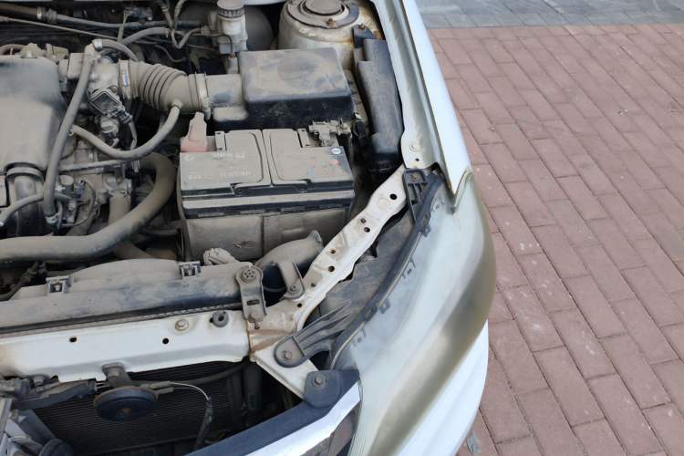 Used BYD F3 2015 Energy-Saving Edition 1.5L Manual Luxury Model Engine Bay Left