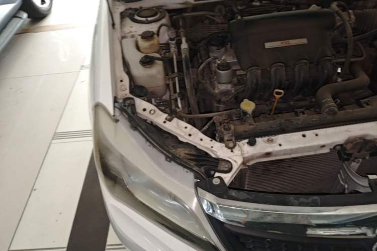 Used BYD F3 2015 Energy-Saving Edition 1.5L Manual Luxury Model Engine Bay Right