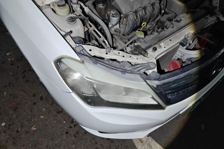 Used BYD F3 2015 Energy-Efficient Model 1.5L Manual Comfort Edition Engine Bay Right