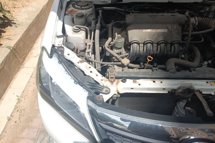 Used BYD F3 2015 Energy-Saving Edition 1.5L Manual Luxury Model Engine Bay Right