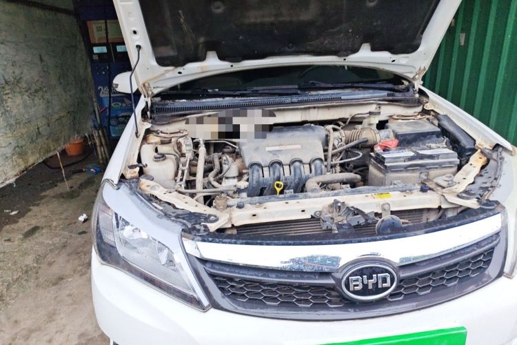 Used BYD F3 2015 Energy-Saving Edition 1.5L Manual Luxury Model Engine Bay Right
