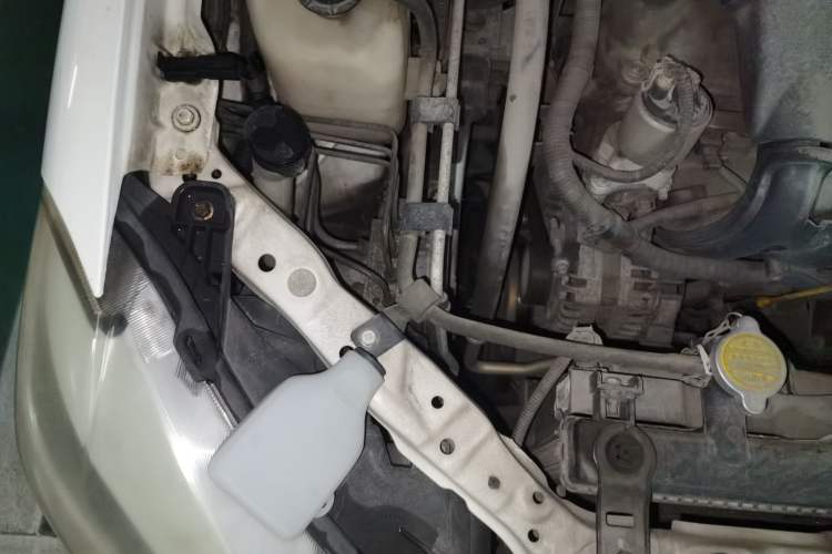 Used BYD F3 2015 Energy-Saving Edition 1.5L Automatic Luxury Model Engine Bay Right