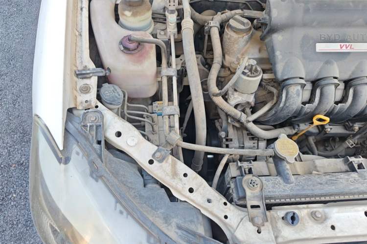 Used BYD F3 2015 Energy-Saving Edition 1.5L Manual Luxury Model Engine Bay Right