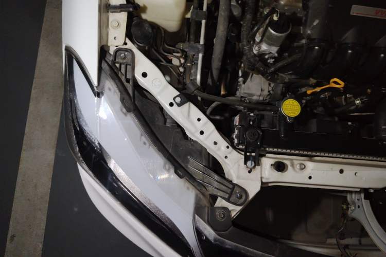 Used BYD F3 2015 Energy-Saving Edition 1.5L Manual Luxury Model Engine Bay Right