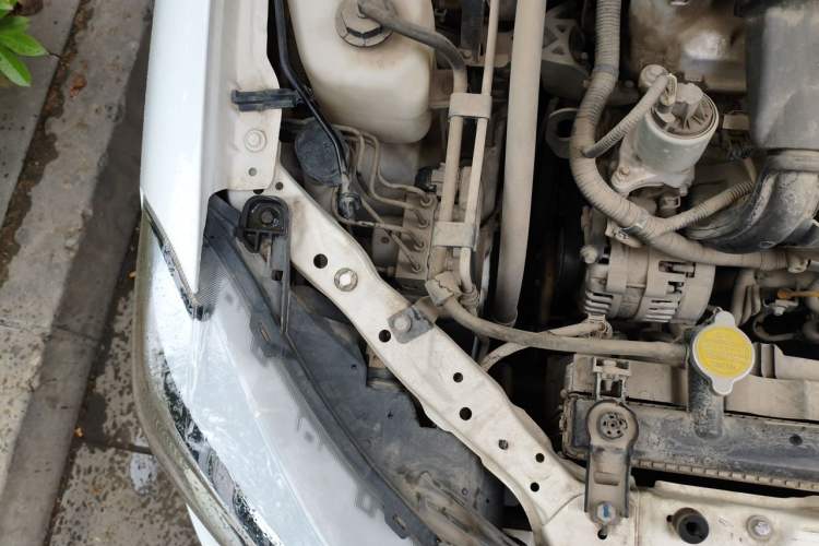 Used BYD F3 2015 Energy-Saving Edition 1.5L Manual Luxury Model Engine Bay Right