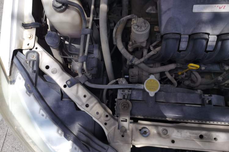 Used BYD F3 2015 Energy-Saving Edition 1.5L Manual Luxury Model Engine Bay Right
