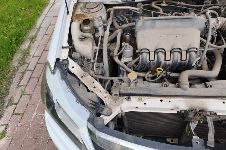 Used BYD F3 2015 Energy-Saving Edition 1.5L Manual Luxury Model Engine Bay Right