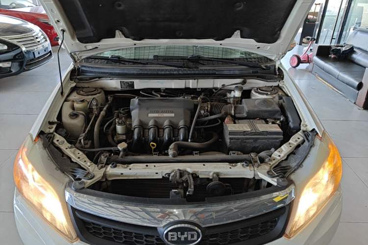 Used BYD F3 2015 Energy-Saving Edition 1.5L Manual Luxury Model Engine Bay