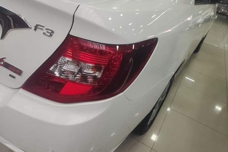 Used BYD F3 2015 Energy-Saving Edition 1.5L Automatic Luxury Model Exterior 3