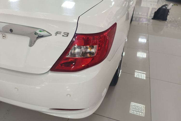 Used BYD F3 2015 Energy-Saving Edition 1.5L Manual Luxury Model Exterior 3