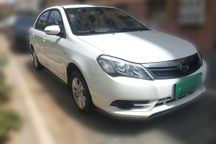Used BYD F3 2015 Energy-Saving Edition 1.5L Manual Luxury Model Front Right 45 Deg
