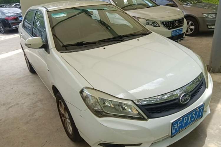 Used BYD F3 2015 Energy-Saving Edition 1.5L Manual Luxury Model Front Right 45 Deg