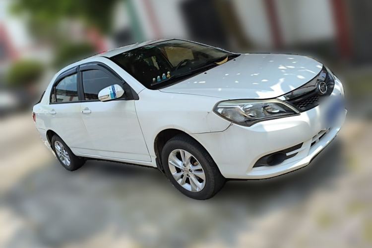 Used BYD F3 2015 Energy-Saving Edition 1.5L Manual Luxury Model Front Right 45 Deg